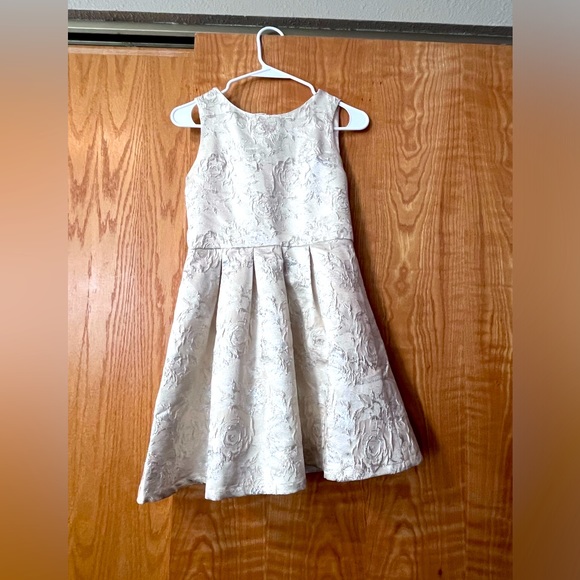 Place Formal children’s dress size 12 - Picture 2 of 8